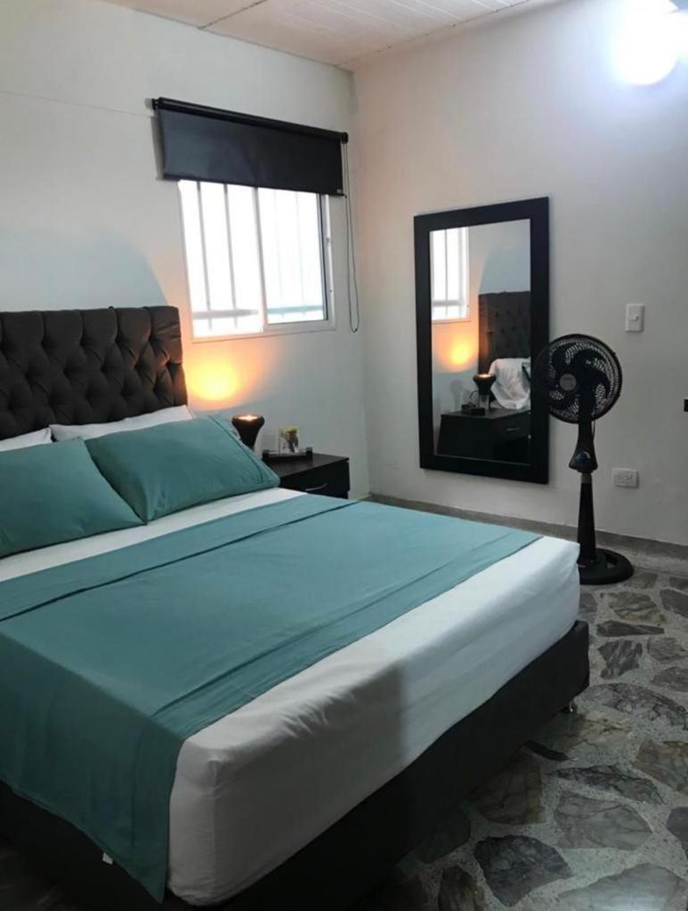 Vip Apartasuites Rosales Medellin Exterior photo
